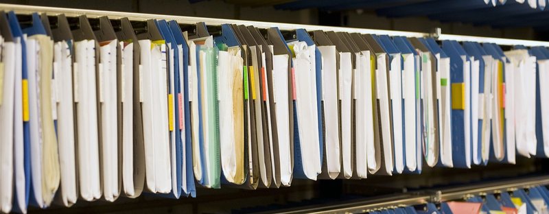 Akten im Hängeschrank